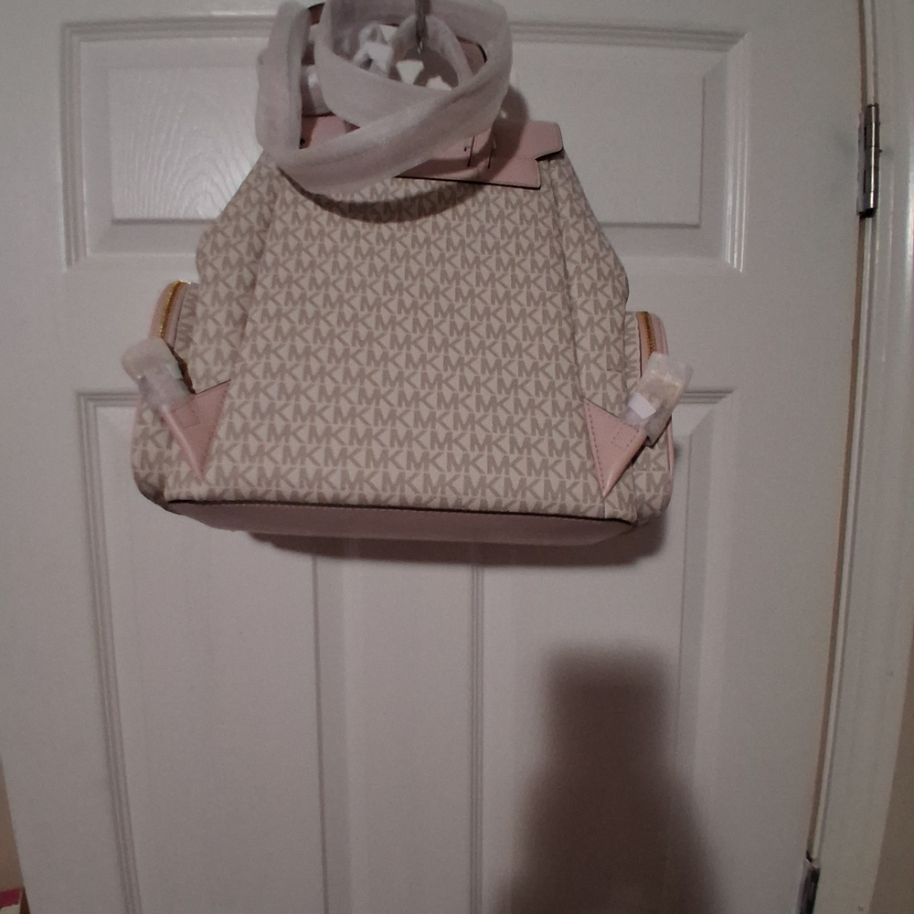 💥SOLD💥Michael Kors NWT Pink and Beige Women's Backpack - Picture 2 of 8